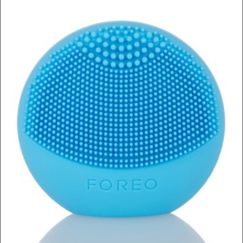 FOREO LUNA Play Facial Cleansing Device